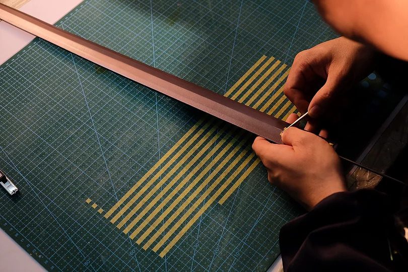 Preparando la espada para el pintado Preparando la espada para el pintado