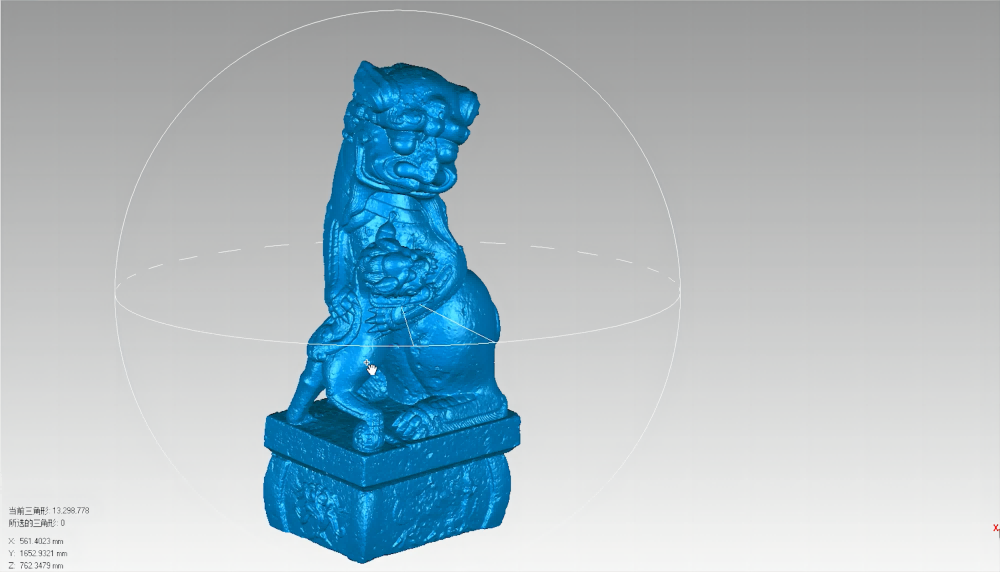 Le modèle 3D en cours d'optimisation avec le logiciel Geomagic Essentials.