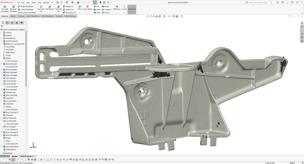 Los datos escaneados en 3D de la pieza rota importados en Mesh2Surface.